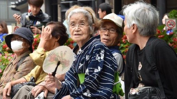 拯救日本经济 安倍政府拟推城市老人去乡下养老计划