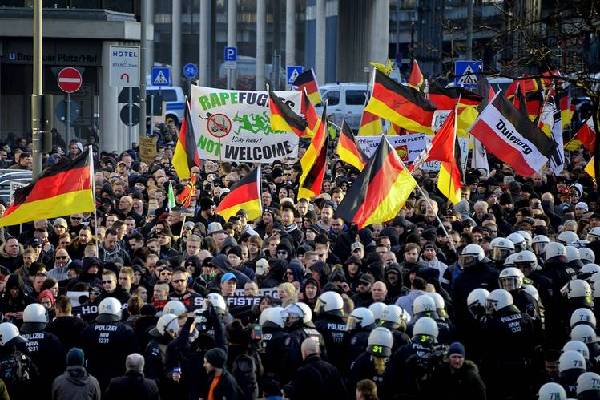 德国科隆跨年性侵系有预谋 默克尔:驱逐犯罪移民