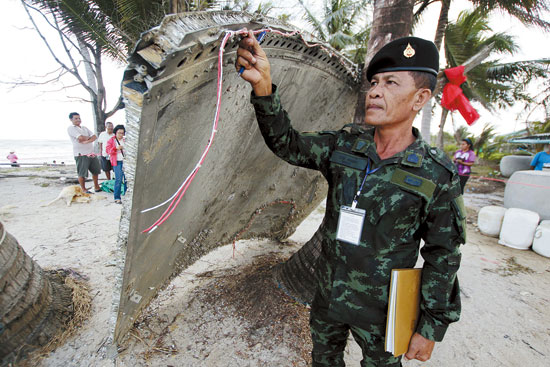 泰南海滩金属物体或非马航飞机MH370遗骸