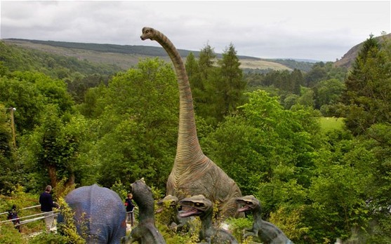 研究预测：2050年英国人人都是土豪 恐龙重现地球