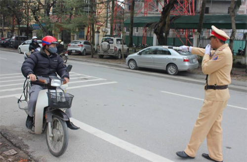 越南新交规今日开始生效 交警可征用交通工具