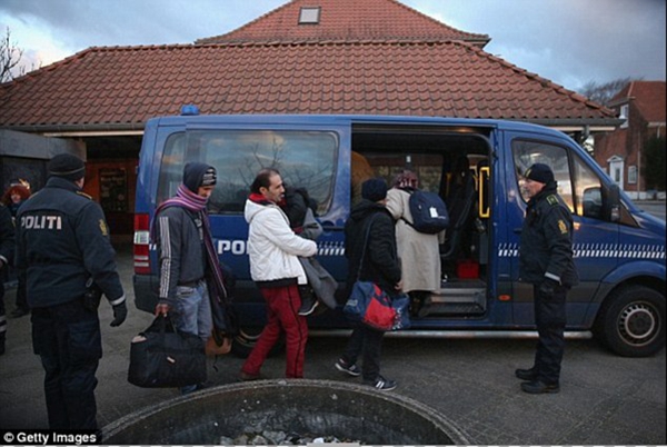 丹麦允许强行没收入境难民财物 至今分文未见