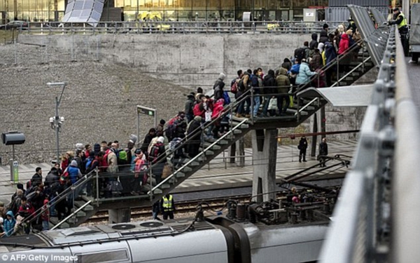 丹麦允许强行没收入境难民财物 至今分文未见