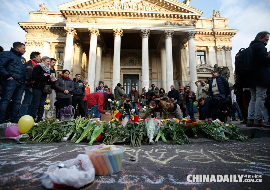 组图：比利时民众悼念布鲁塞尔连环爆炸案遇害者