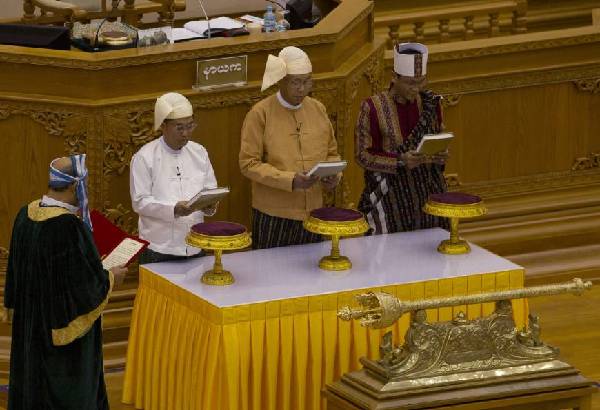 缅甸新总统宣誓就职 昂山素季身兼4职