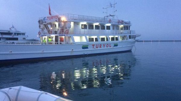 希腊重启难民遣返计划 两艘移民船8日抵达土耳其