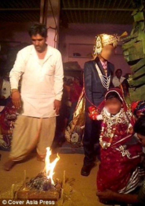 印度童婚现场画面曝光 违背人愿令人心碎