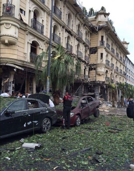 伊斯坦布尔遭炸弹袭击 至少11死36伤（图）