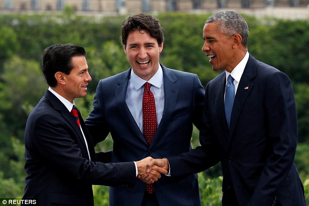 北美领导人峰会 三国领袖上演尴尬握手