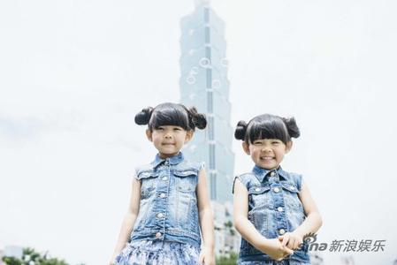 英同卵双胞胎遗传病变 一个成丑八怪一个患失忆症