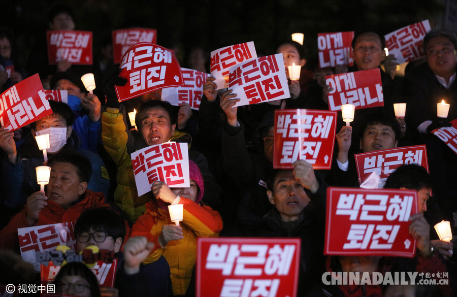韩首尔市长领导民众烛光集会 呼吁朴槿惠下台