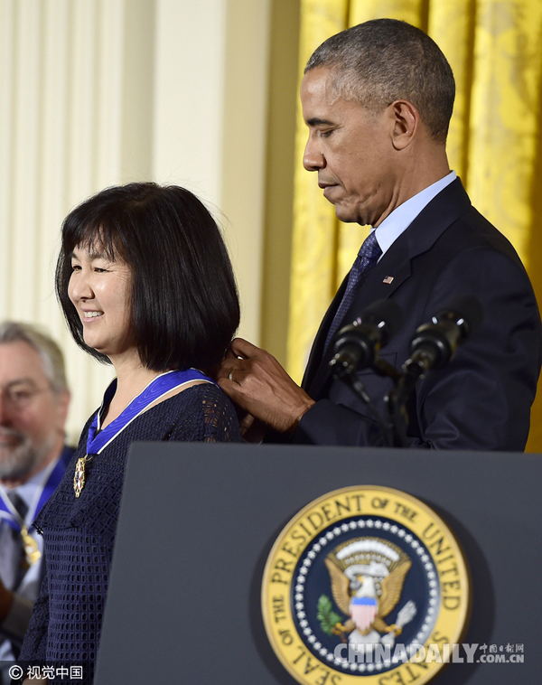 乔丹等21人获奥巴马颁发总统自由勋章