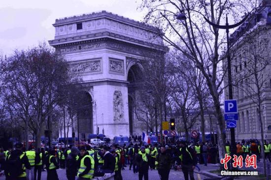 目击巴黎新一轮大规模示威：气氛相对缓和 政府控制局面
