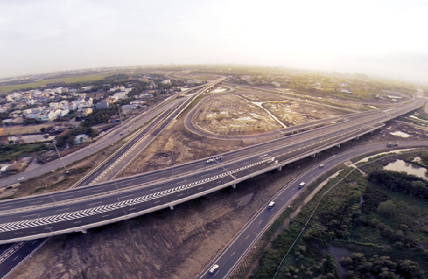 越南最现代高速公路全线通车