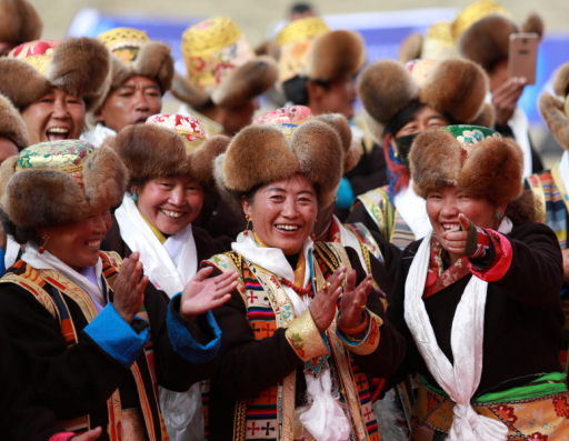 西藏第一块国王御用田地上的春耕仪式