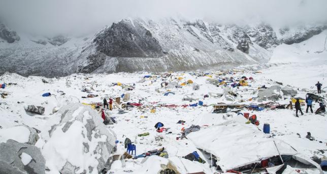 尼泊尔强震后 考虑中国线路攀登珠峰人数增多