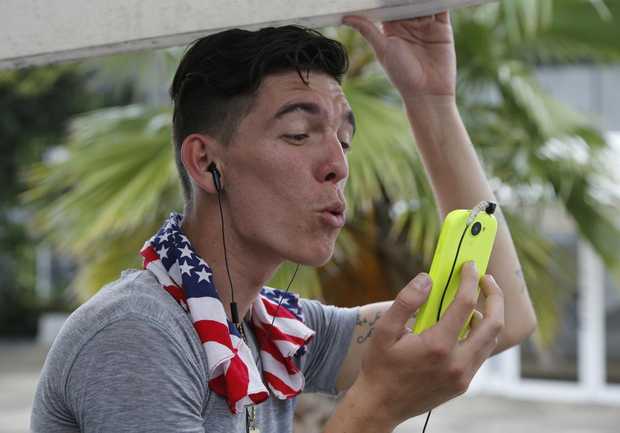 古巴首铺公共WiFi 网费减半民众仍难接受